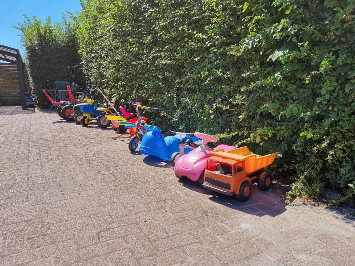 Finse Woning Op Camping De Tulpenweide Breezand エクステリア 写真