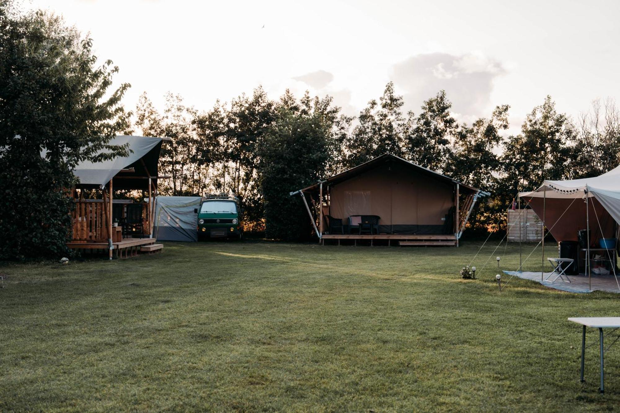 Finse Woning Op Camping De Tulpenweide Breezand エクステリア 写真